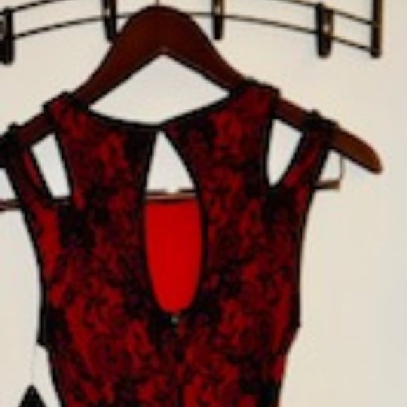 City Triangles Black/Red  Sz 5 Juniors Red Liner w Scroll Overlay Sleeveless - Picture 2 of 4